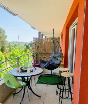 Appartement neuf avec grande terrasse plongeante sur une forêt